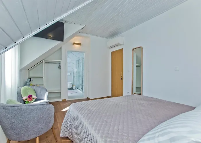 *heart Of The Port Room* * Hvar Town