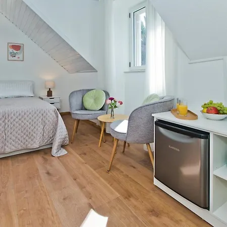 *heart Of The Port Room*