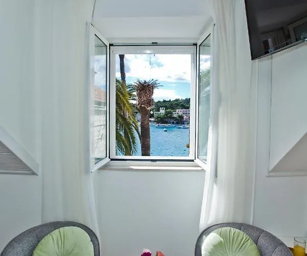 *heart Of The Port Room*